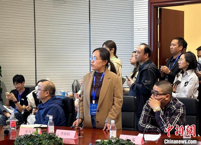 圖為中國科學院青海鹽湖研究所研究員李麗娟演講?！⒀?攝